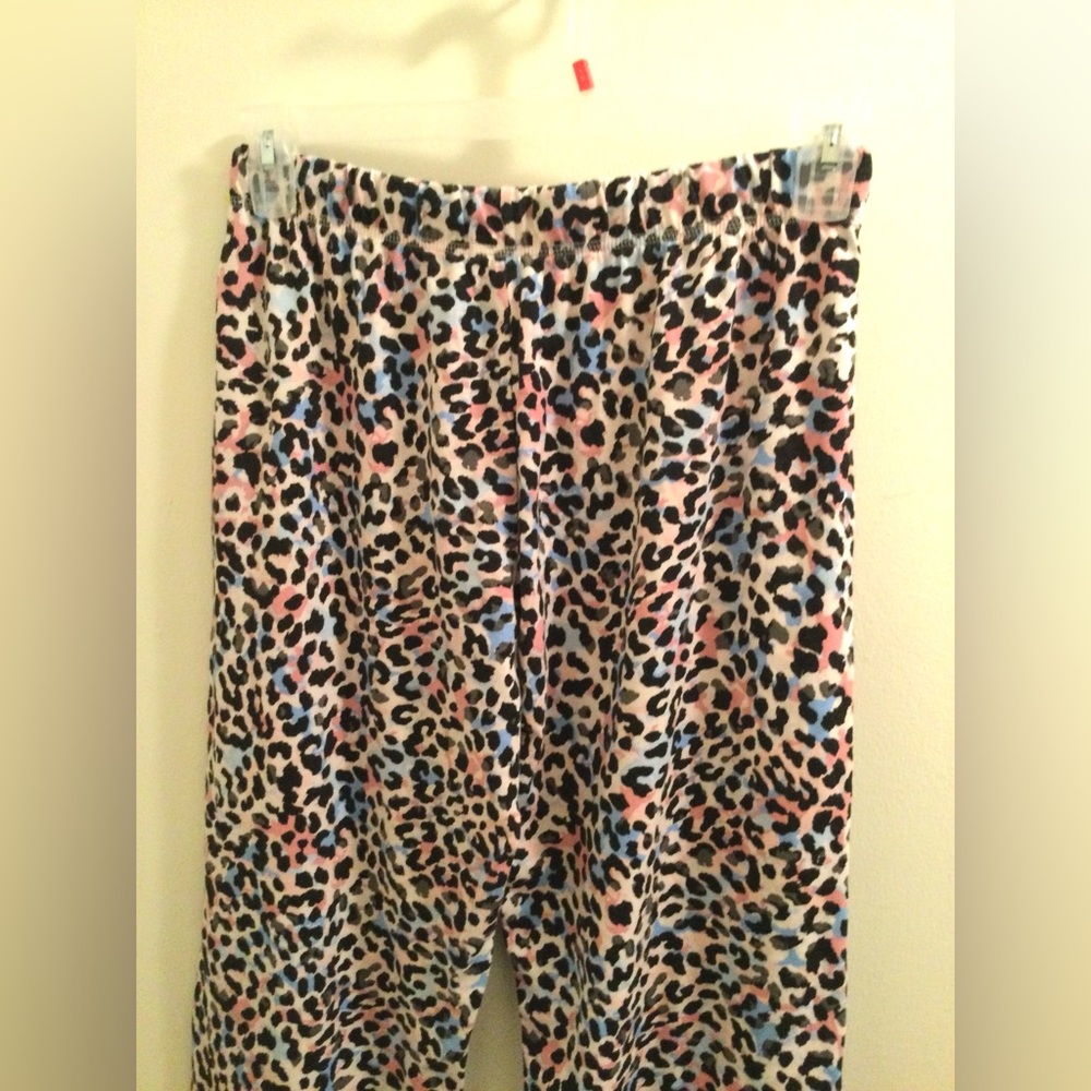 SO Black T-Shirt and Leopard Print Pajama Bundle - Picture 8 of 9